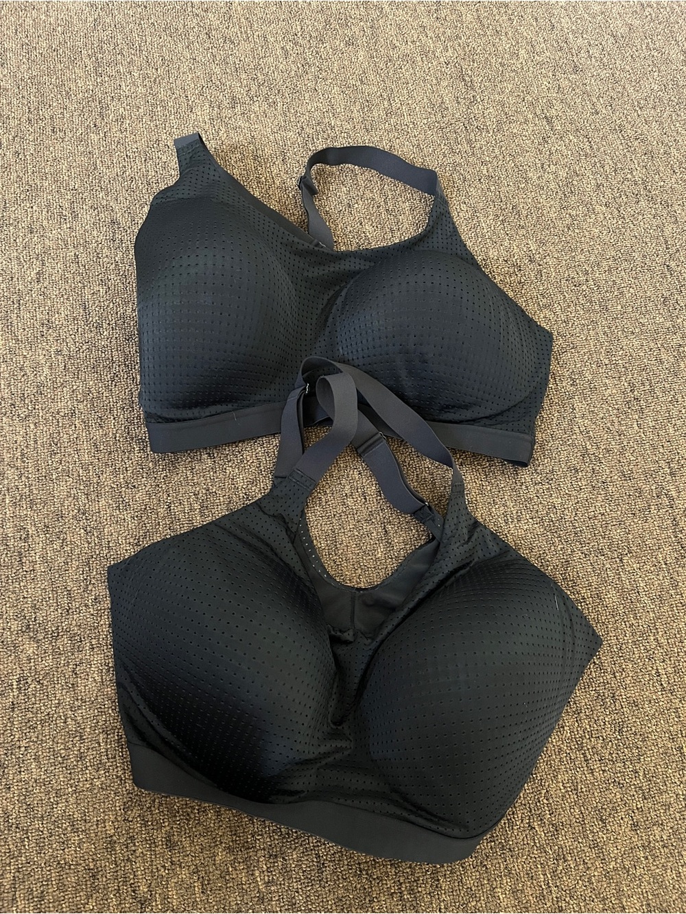 Victoria’s Secret lightweight sports bra black adjustable strap 36DDD no tags